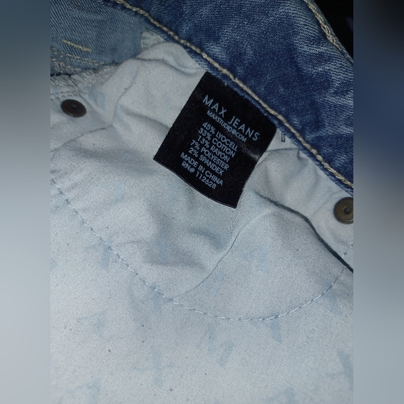 A Max Studio Crop Blue Denim Jeans - Picture 6 of 7